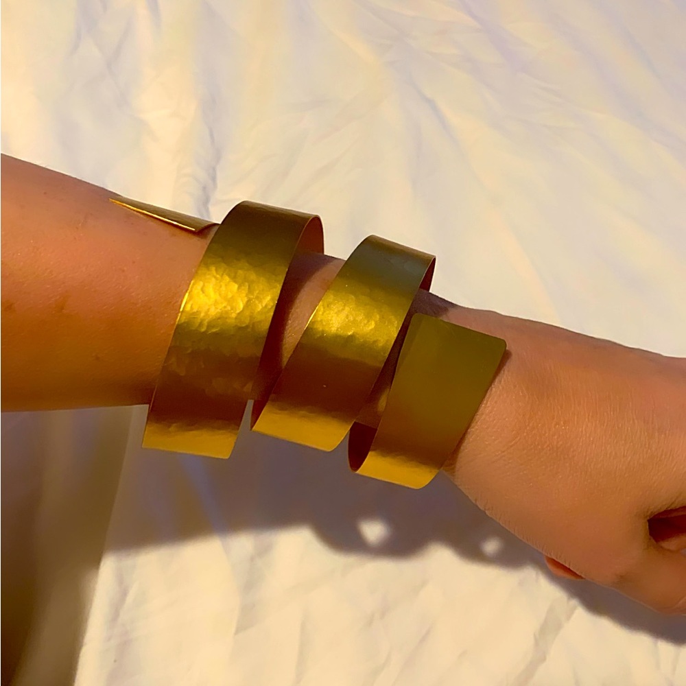 Gorgeous, brand new unique bracelet,golden with texture, adjustable to any size